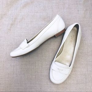 Talbots Ivory Leather Penny Loafers Size 6